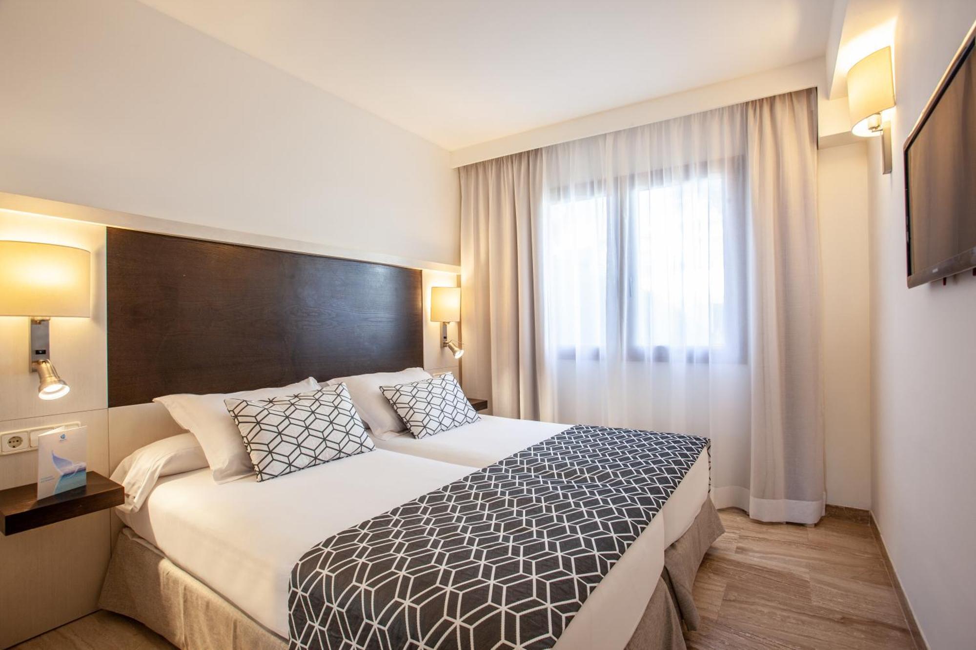 Apartment mit 1 Schlafzimmer mit seitlichem Meerblick (2 Erwachsene + 2 Kinder)